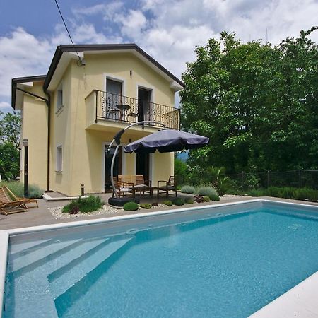Holiday House With PoolČavle エクステリア 写真