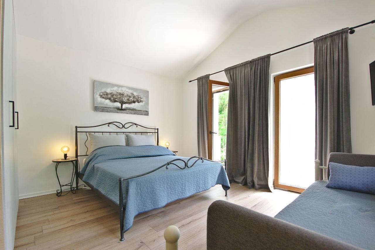 Holiday House With PoolČavle エクステリア 写真