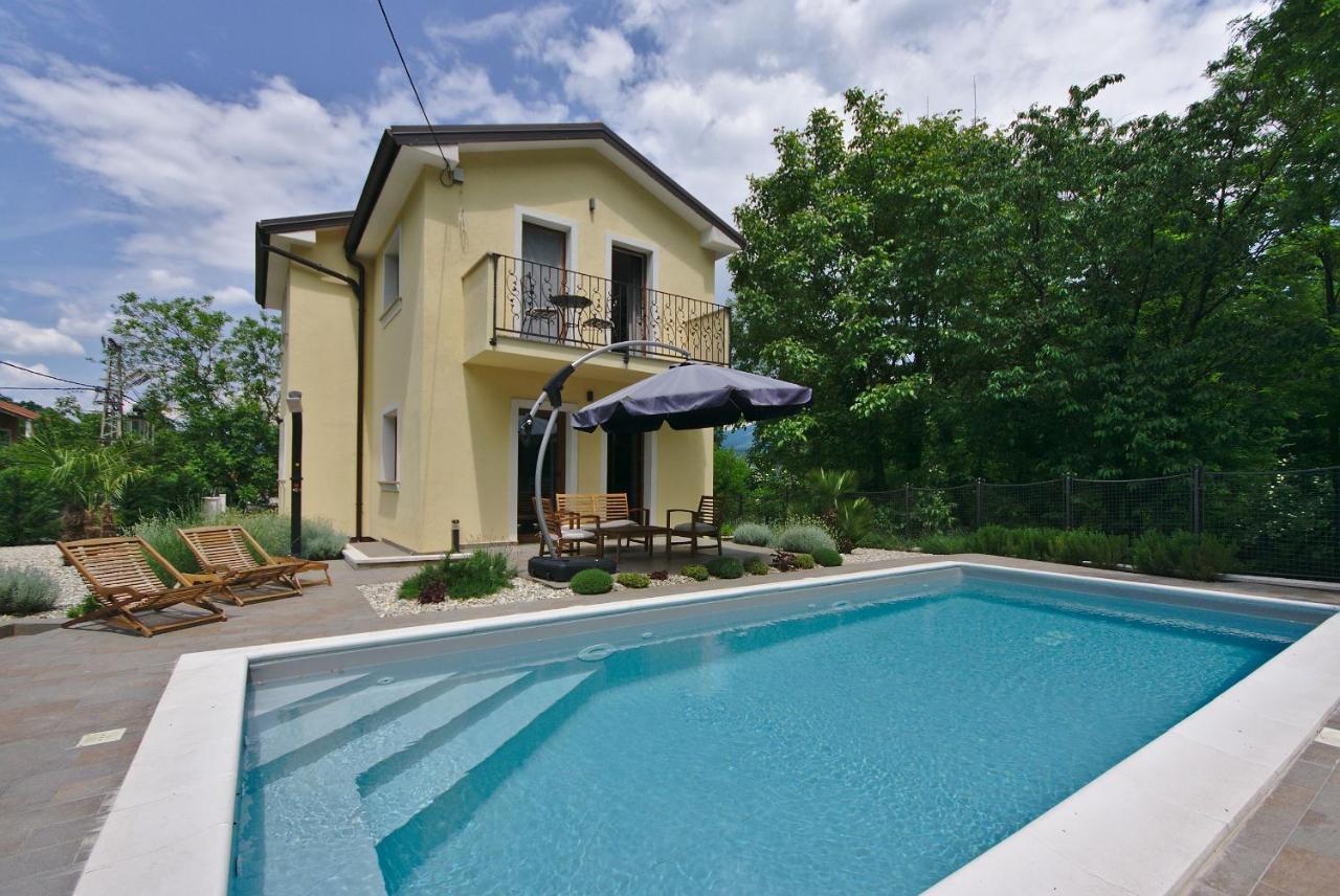 Holiday House With PoolČavle エクステリア 写真