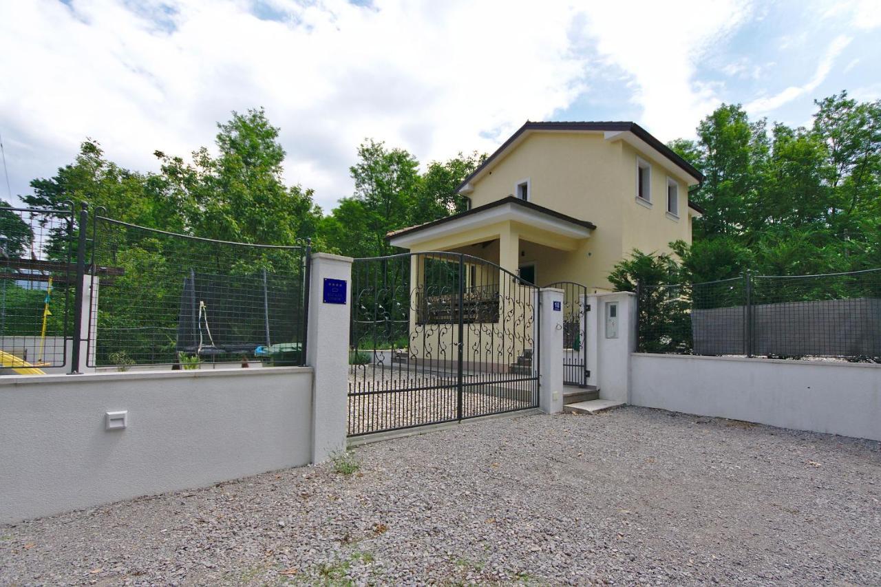 Holiday House With PoolČavle エクステリア 写真