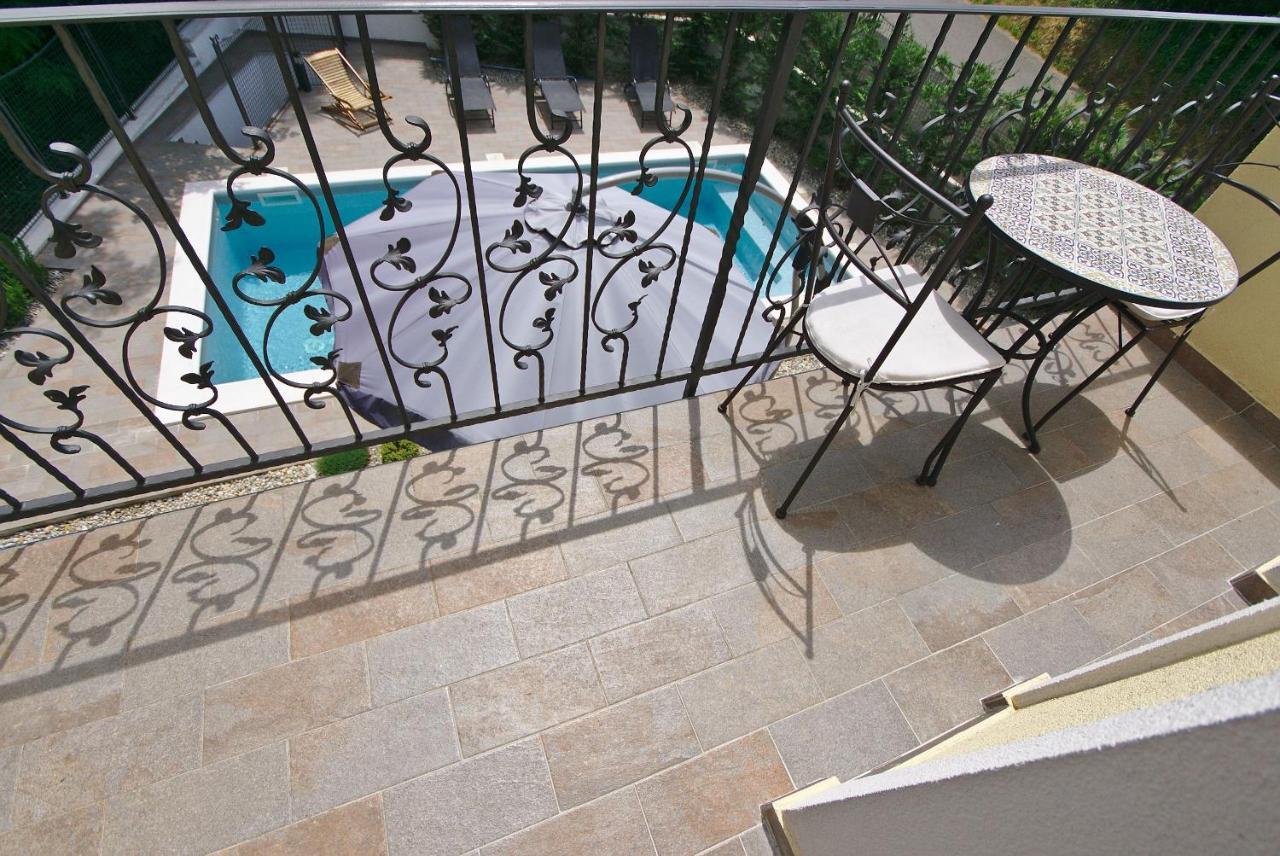 Holiday House With PoolČavle エクステリア 写真