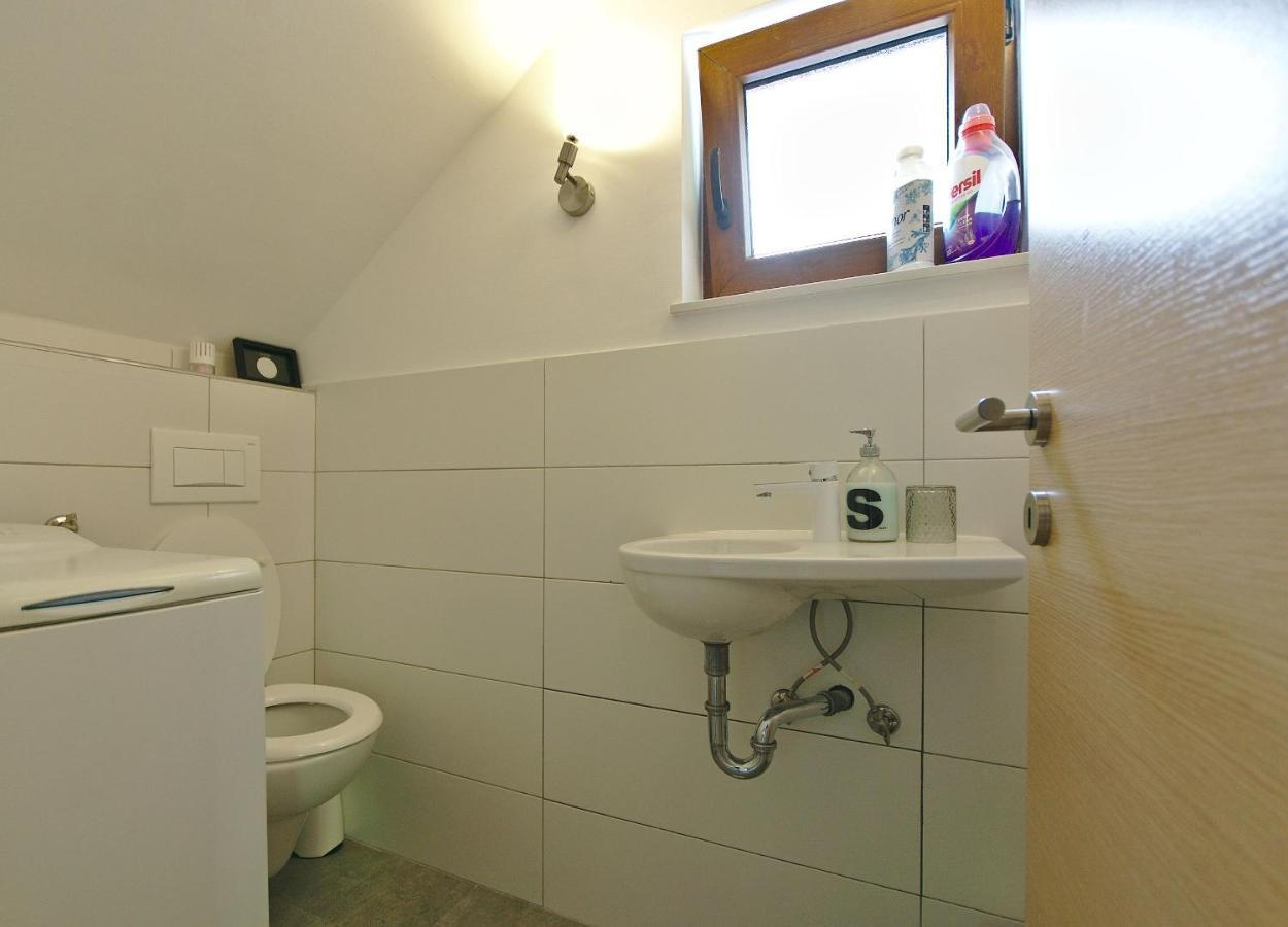 Holiday House With PoolČavle エクステリア 写真